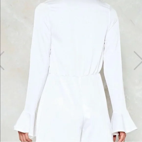 NEW Nasty Gal Knot Front Romper White US Size 8 Long Sleeve Ruffle V-Neck NWT - Picture 3 of 14